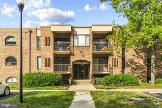 Building Photo - 9 Silverwood Cir