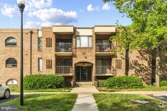 Building Photo - 9 Silverwood Cir
