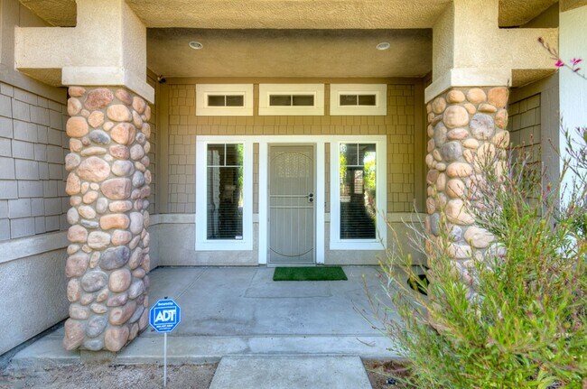 Building Photo - 5681 N Fair Ave