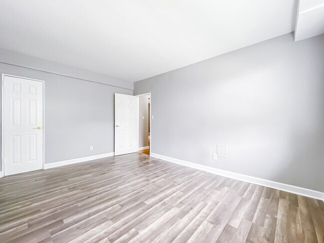 Building Photo - 758 Jersey Ave