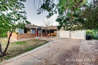 Building Photo - 8898 Circle Dr