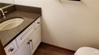 Building Photo - 461 Summerhaven Dr N