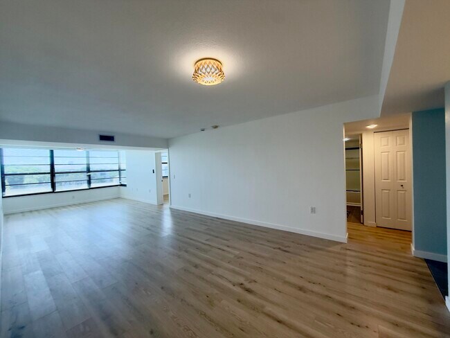 Foto del edificio - 3710 Whitehall Dr