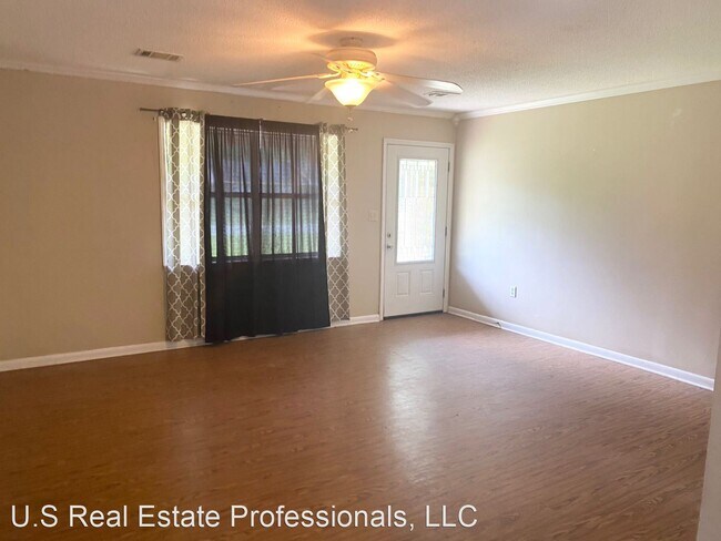 Building Photo - 3 br, 2 bath House - 469 Elm Street