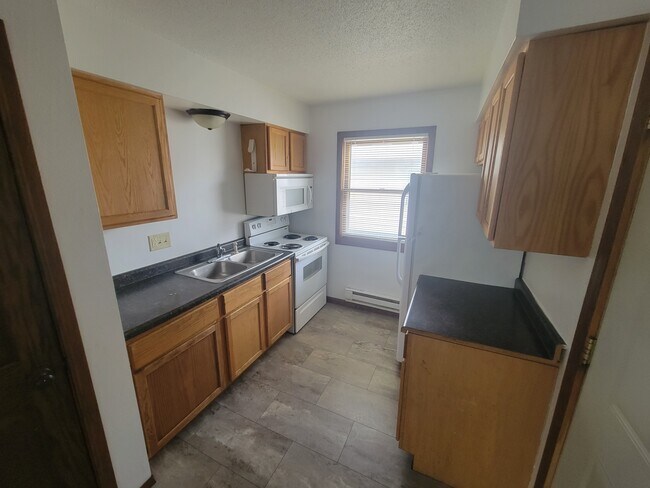 Building Photo - 1122 7th St S