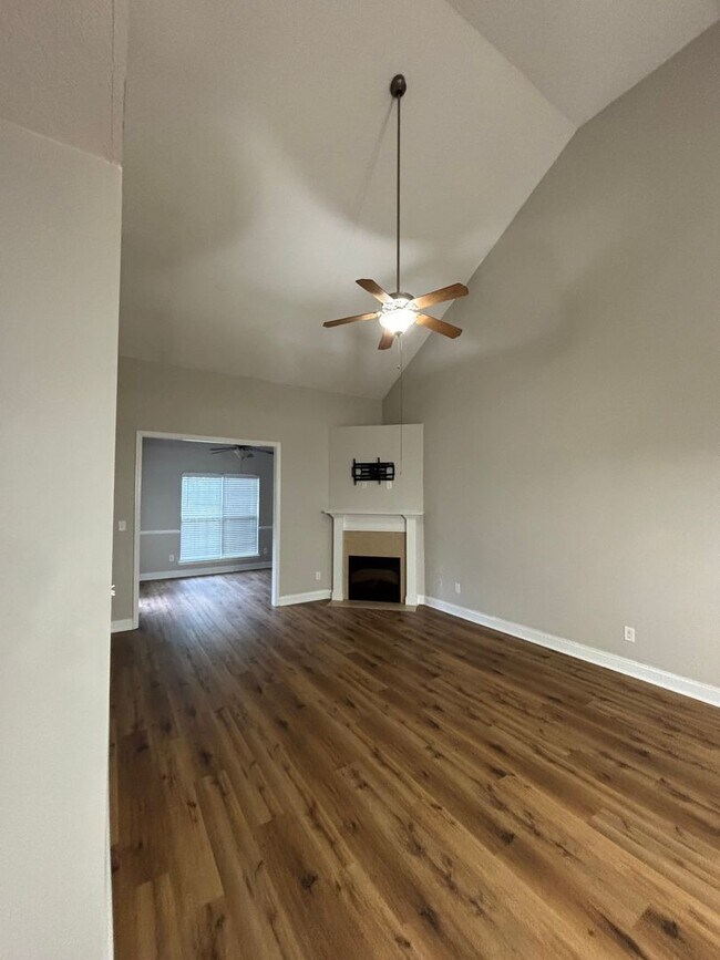 Building Photo - 333 High Meadows Pl
