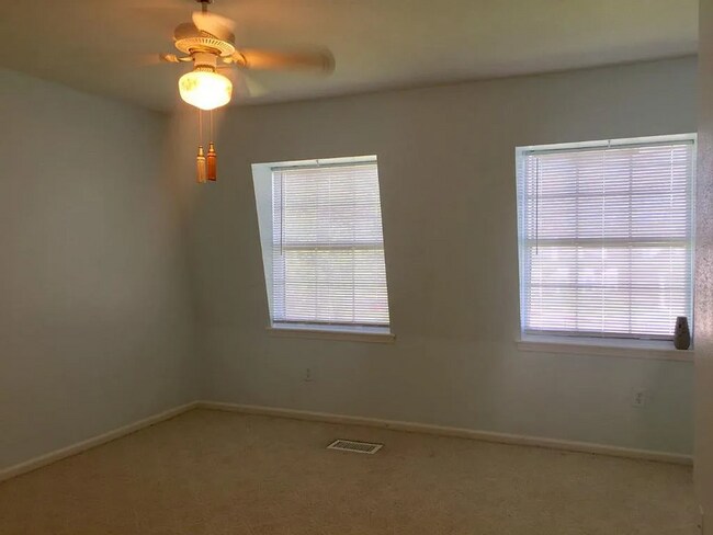 Building Photo - 6927 Calder Ave