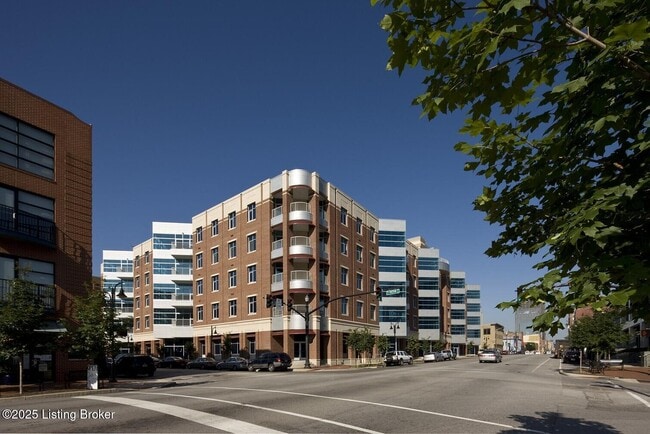 Foto del edificio - 324 E Main St