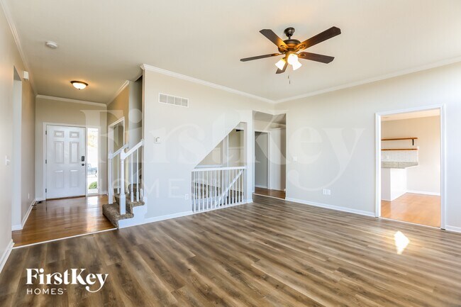 Foto del edificio - 819 Trailway Dr