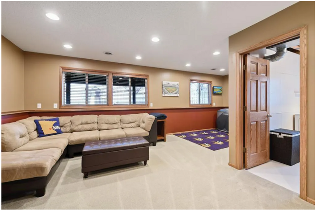 Foto del edificio - 9124 Goldenrod Ln N