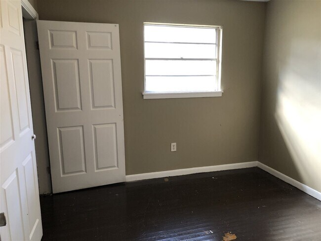Foto del edificio - 2640 Hillside Dr
