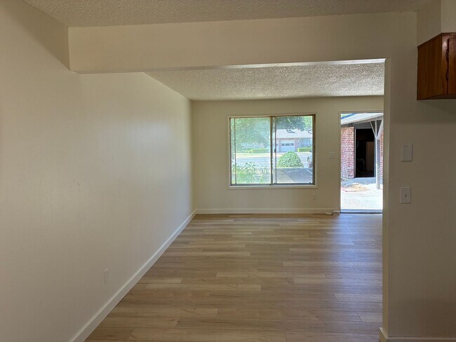 Foto del edificio - 119-121 S Garrison Rd