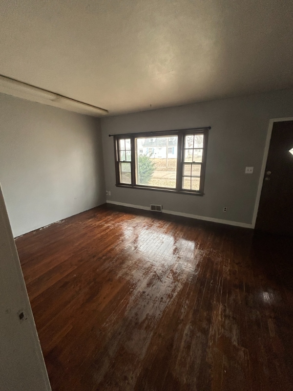 Building Photo - 1615 Iowa Ave