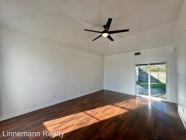 Building Photo - 3 br, 2 bath House - 3105 Lantana Drive