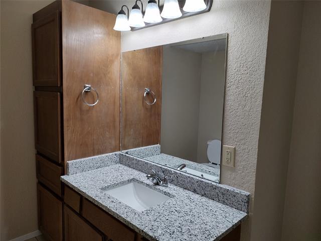 Building Photo - 902 Meadowbrook Dr