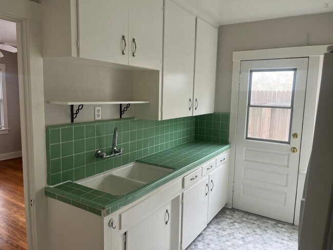 Building Photo - 0131