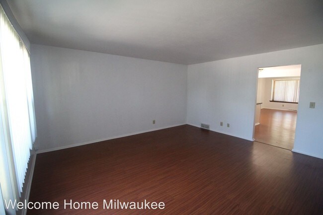 Foto del edificio - 10721-10723 W Wren Ave
