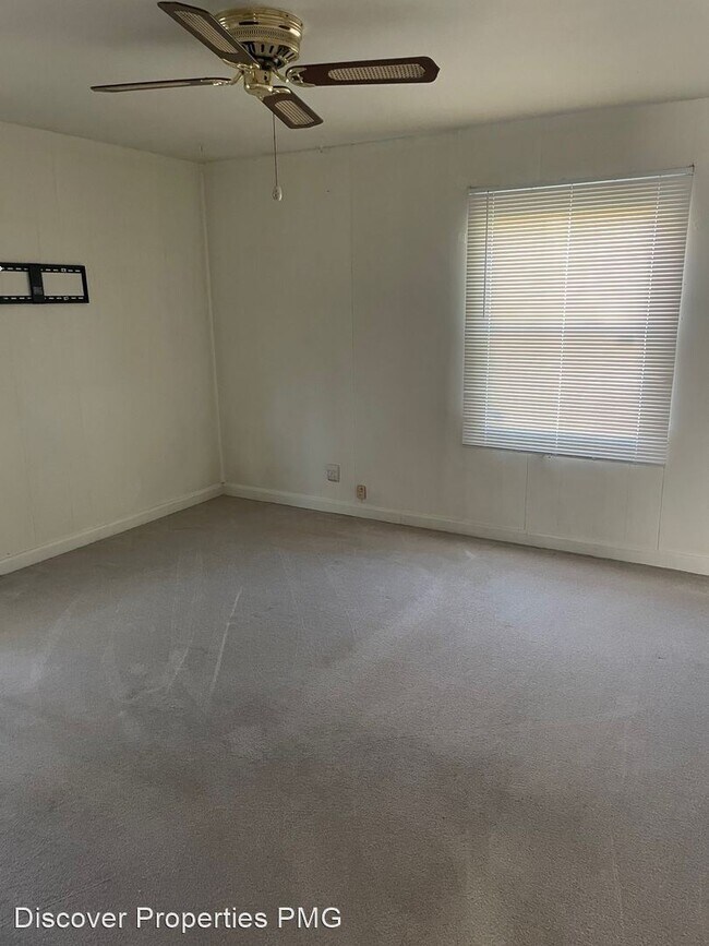 Foto del edificio - 3 br, 1 bath House - 8237 E Laughlin Dr