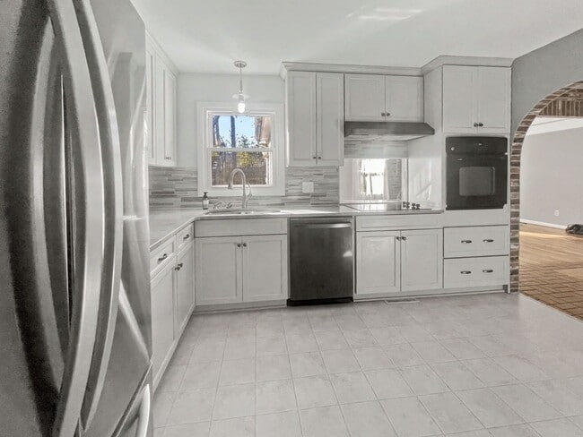 Building Photo - Charming Brick Ranch Home in Woodlea Acres