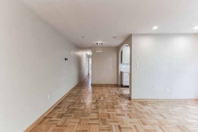 Building Photo - Beautiful 2bd/1bth condo w/ utilities incl...