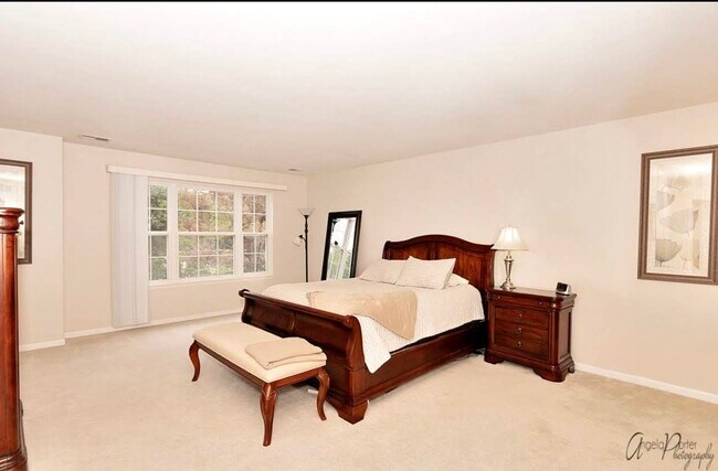 Foto del edificio - 404 Bay Tree Cir