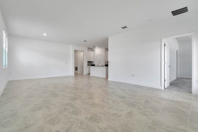 Foto del edificio - Stunning 4BR Eastham Plan in Pine Glen | Solar Home with Resort-Style Amenities in St. Cloud, FL