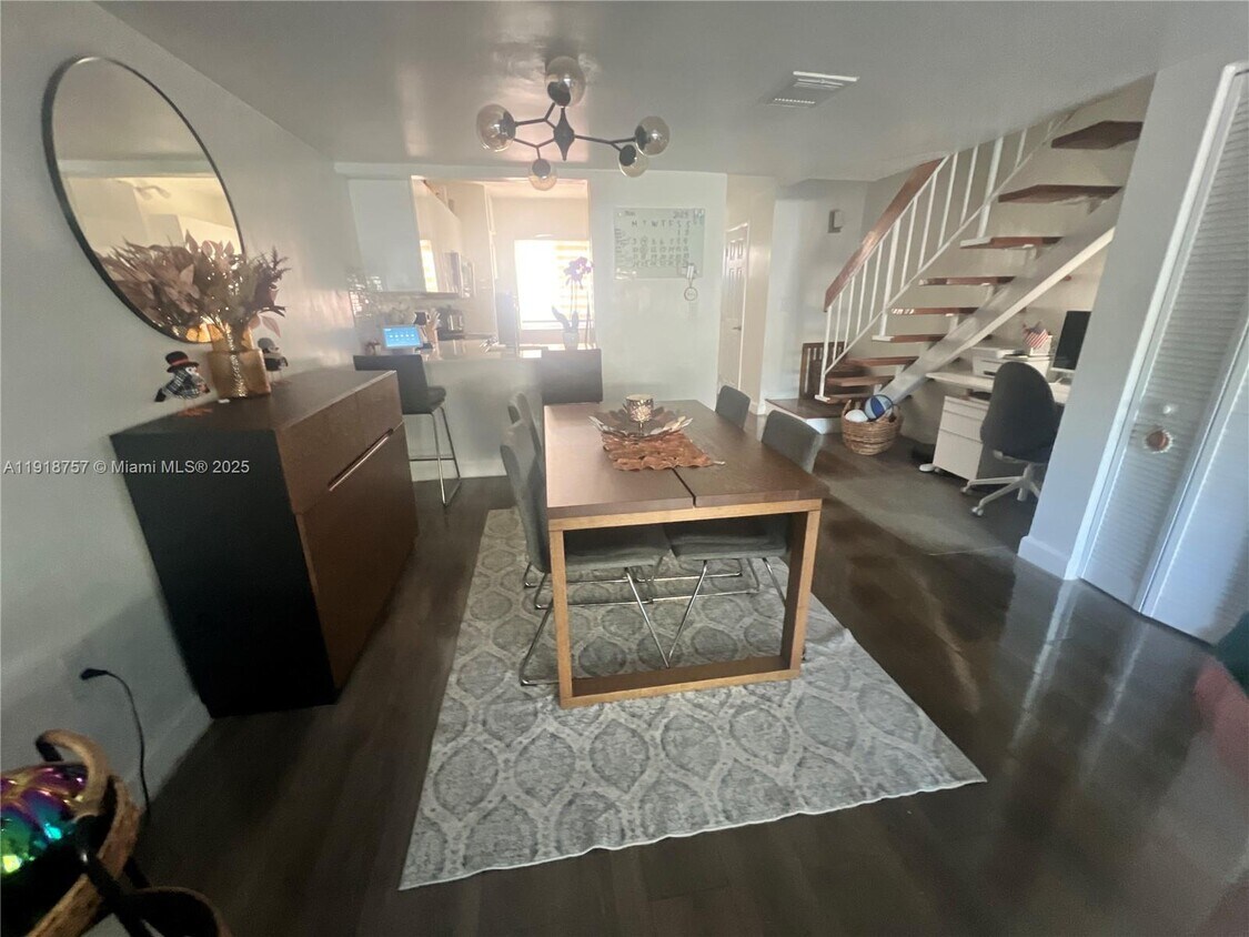 Foto principal - 421 NW 109th Ave