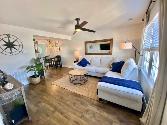 Foto del edificio - 204 W Bogue Sound Dr