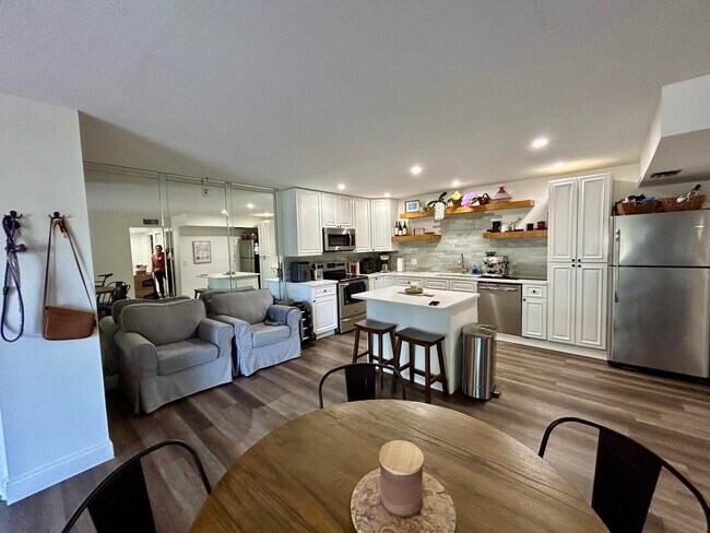 Building Photo - 3676 Alder Dr