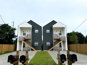 Building Photo - 328 Clearwater St