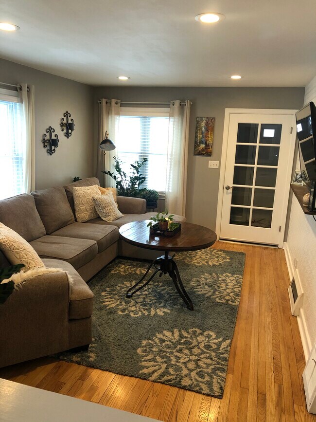 Living room - 3126 S Austin St