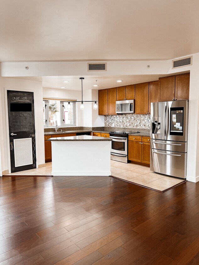 Foto principal - 175 W Saint James St