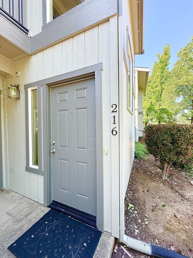 Building Photo - 225 Ridgetop Dr