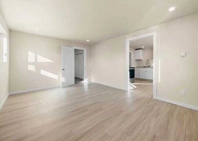 Building Photo - 517 Yuma St