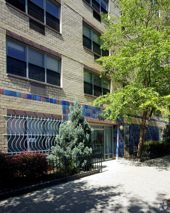 258 E 4th St - 258 E Fourth St