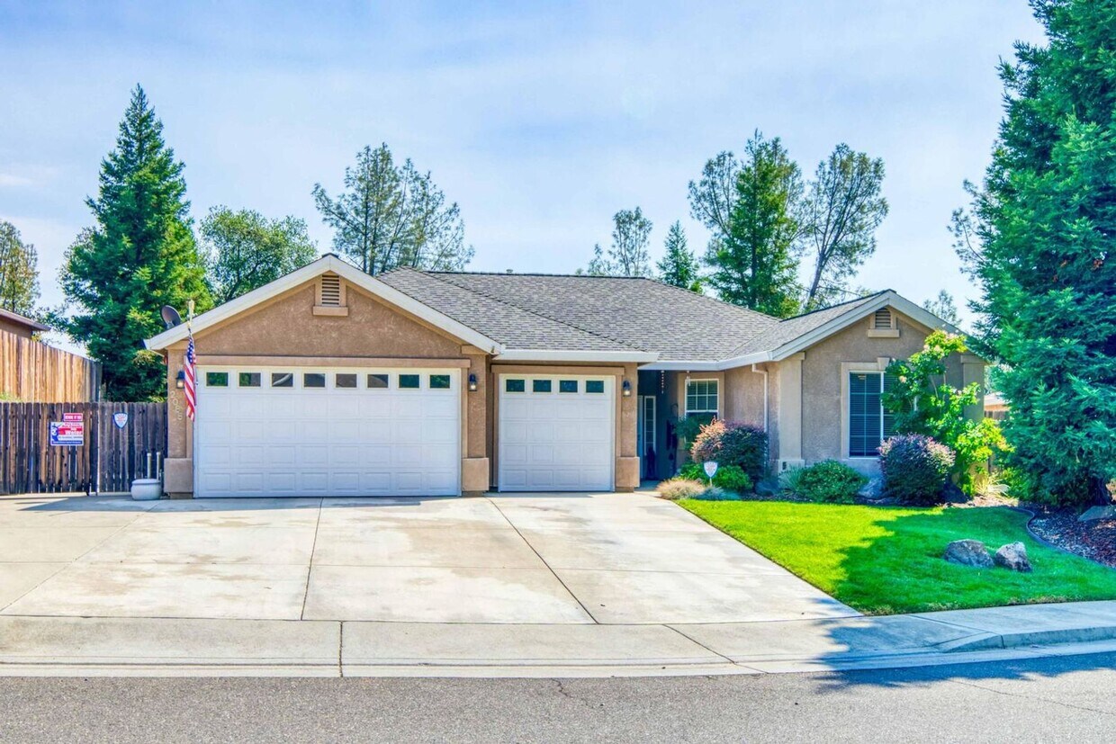 Primary Photo - 3 bedroom, 2.5 bathroom home in great Neig...