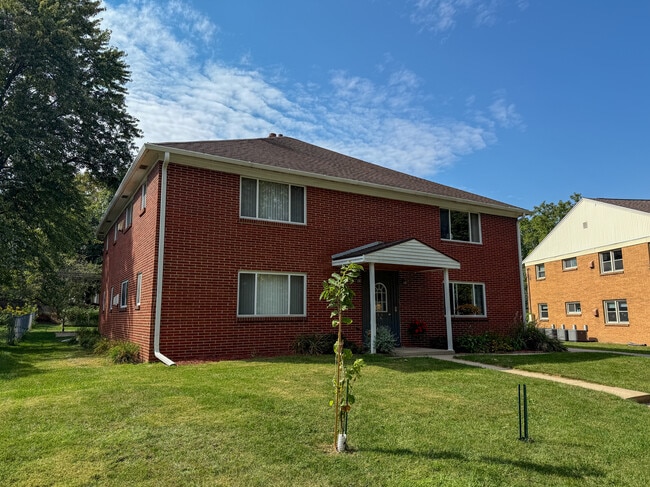 Building Photo - 426 Rushmore Ln