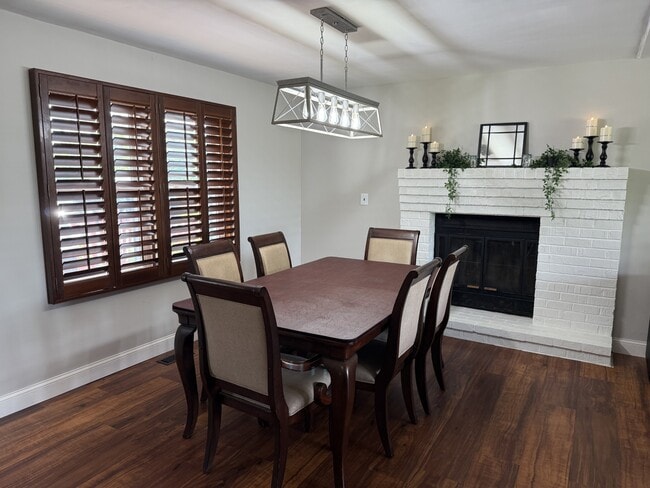 Dining Room - 825 Washington Rd