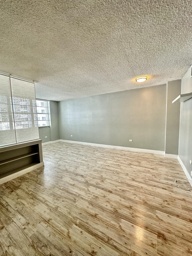 Building Photo - 905 Brickell Bay Dr