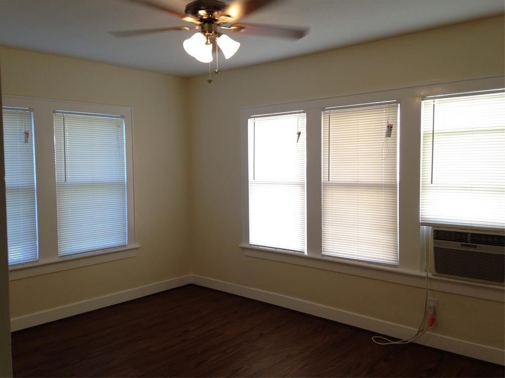 1625 Fourcade St Unit Right, Houston, TX 77023 Room for Rent in