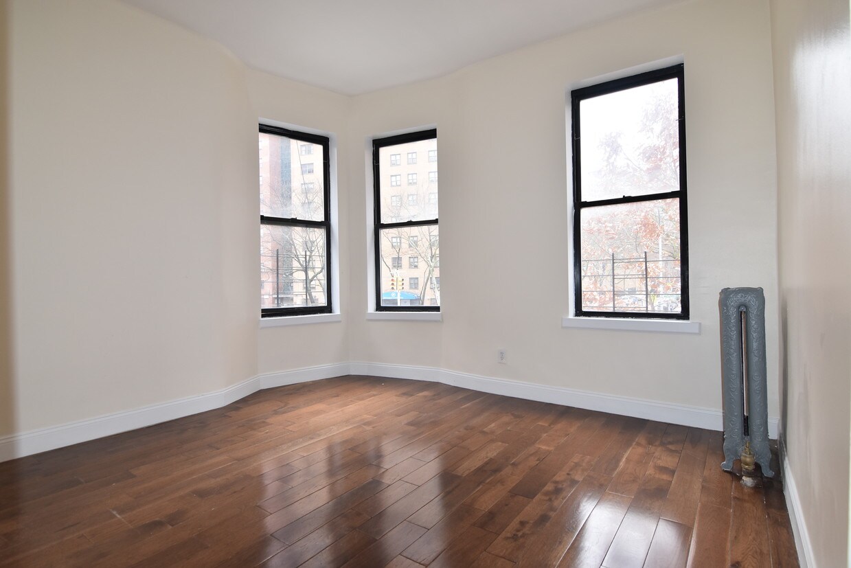 Primary Photo - 300 W 142nd St