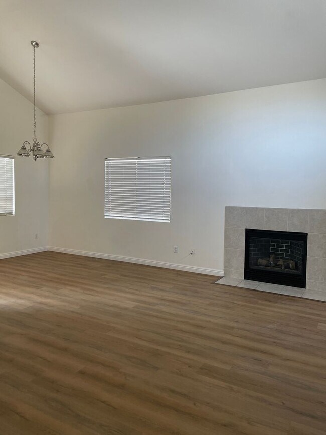 Foto del edificio - 12866 Brookdale St