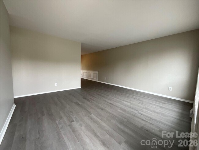 Building Photo - 4928 Malibu Dr