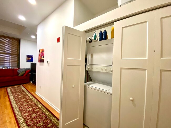 Building Photo - 208 W Washington St