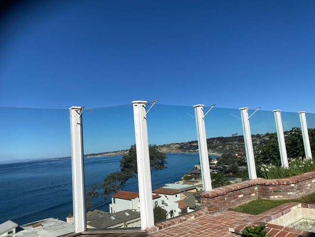 Foto del edificio - Amazing location in La Jolla for a big house. Gustavo Lopez AMSI