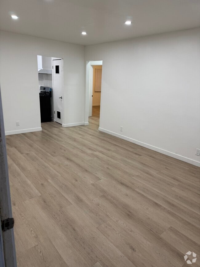 Building Photo - 10934 Charnock Rd