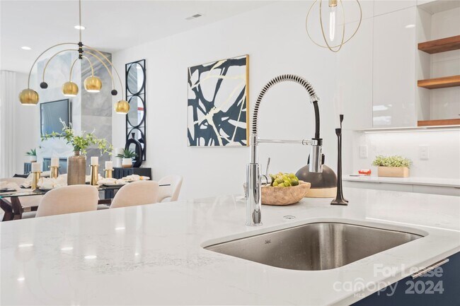 Foto del edificio - 4701 Walden Ct