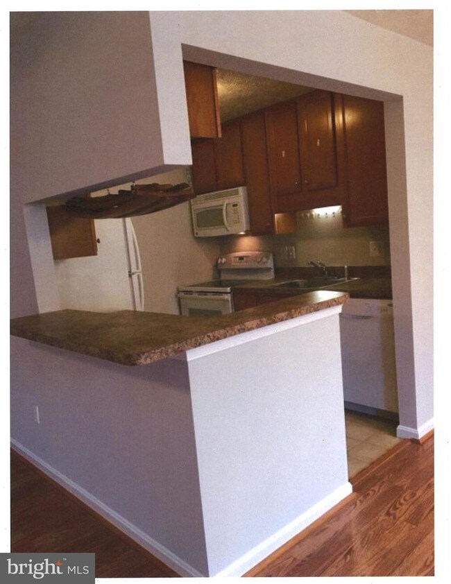 Foto del edificio - 23243 Rosewood Ct