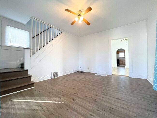 Foto del edificio - Two Story - 3 bed 2 bath home