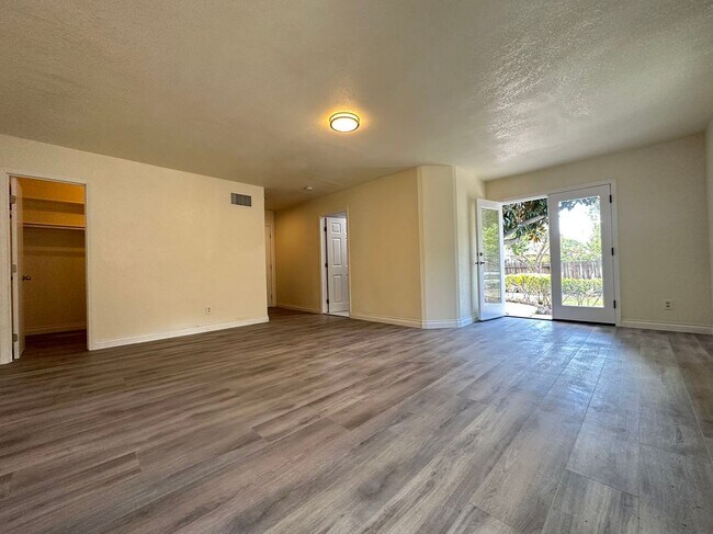 Foto del edificio - 4 BEDROOM HOME FOR LEASING IN Diamond Bar